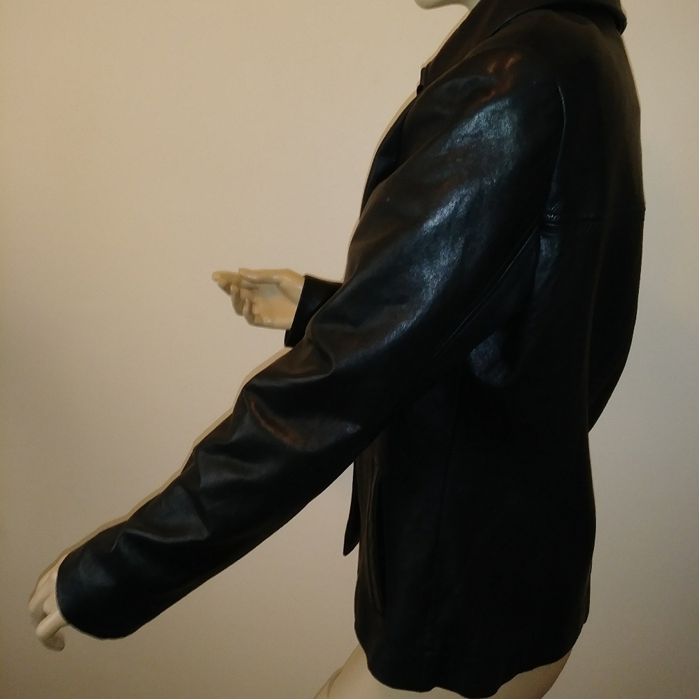 GORGEOUS MACYS GENUINE LEATHER JACKET - Picture 4 of 7